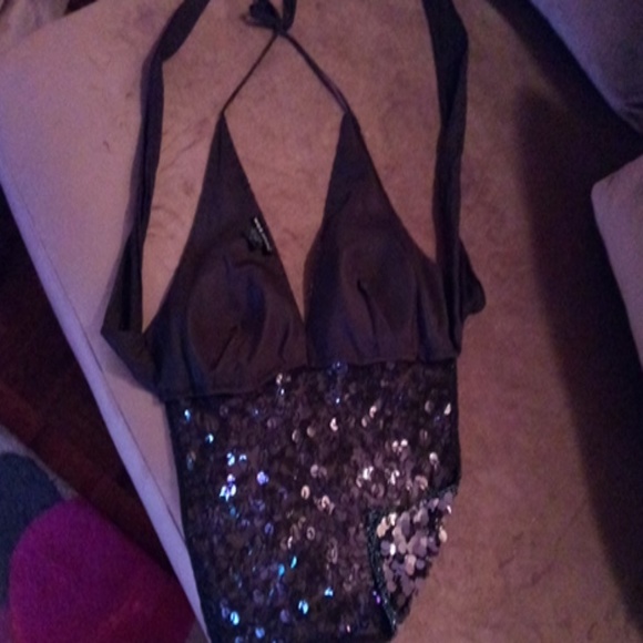 Sequince & beaded halter top - Picture 6 of 7